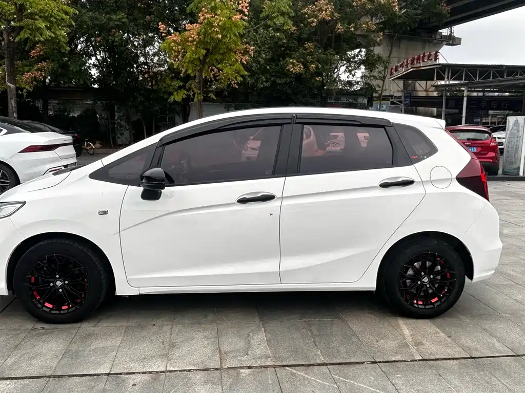 Honda Fit — миниатюра 6