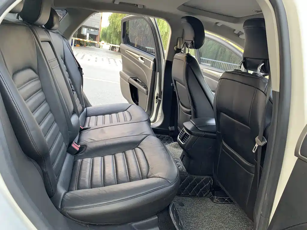 Ford Mondeo — миниатюра 14