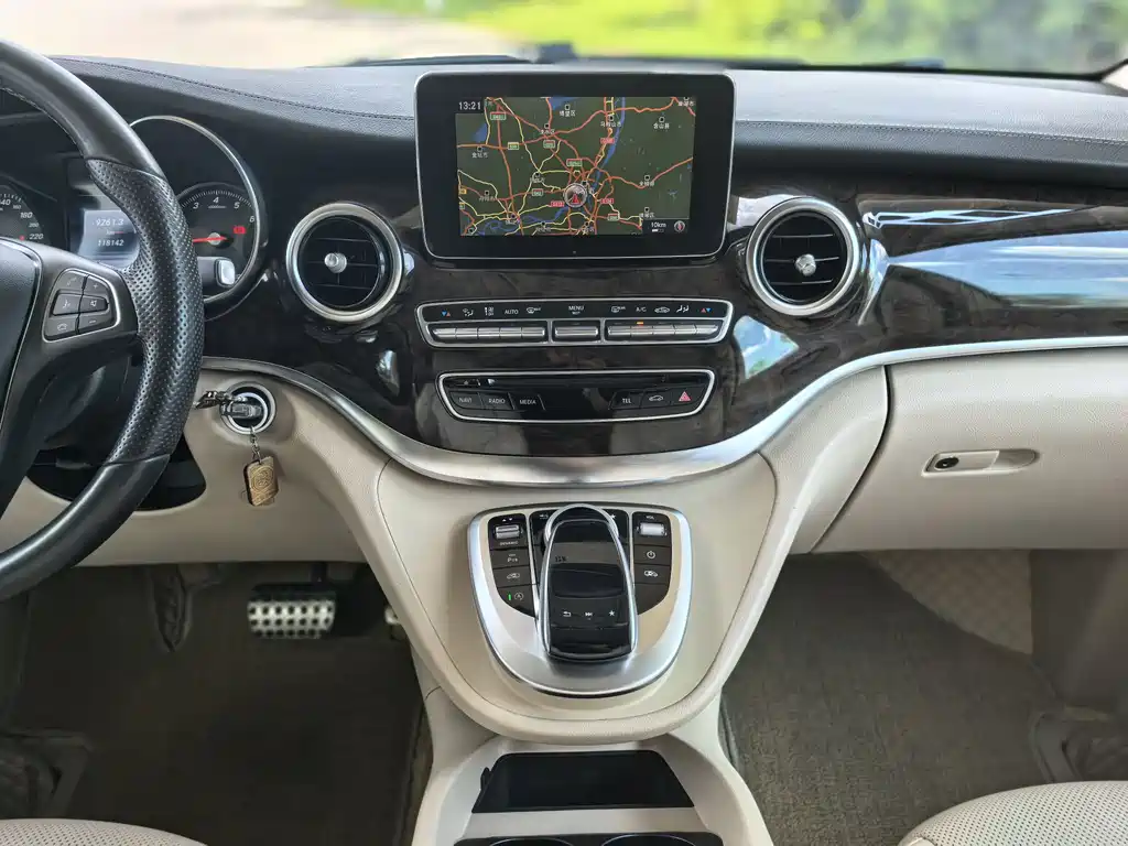 MERCEDES-BENZ V CLASS