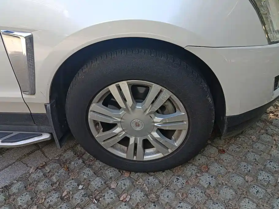 Cadillac SRX — миниатюра 6