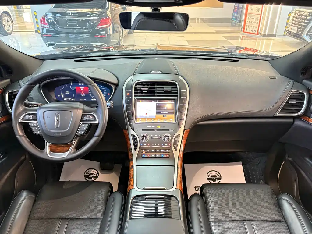 LINCOLN NAVIGATOR (IMPORT)