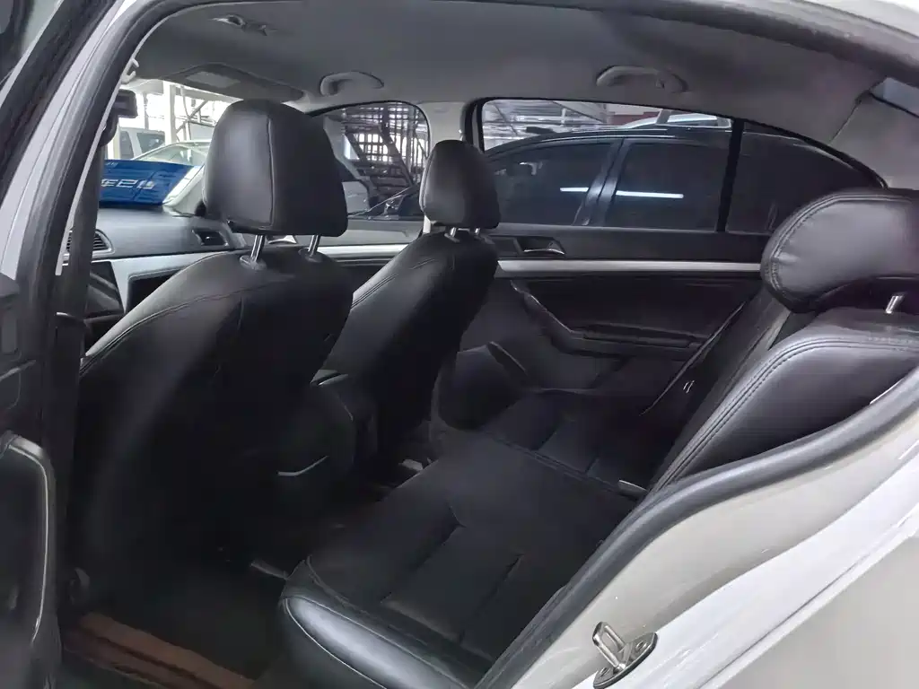 Volkswagen Lavida — миниатюра 9