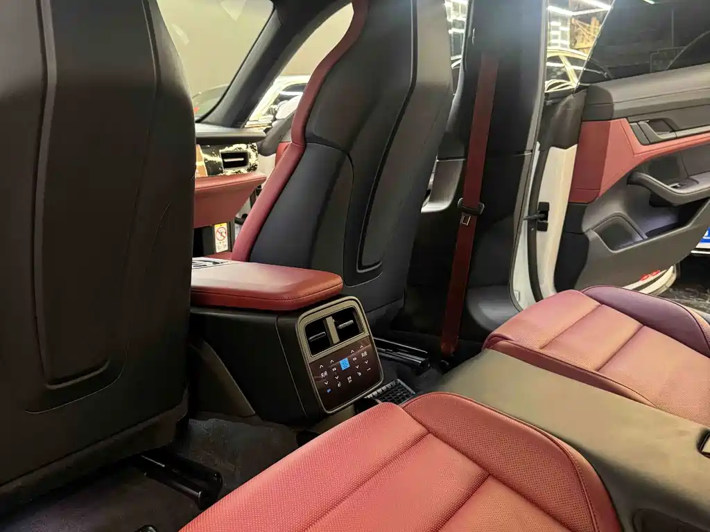 Porsche Taycan — миниатюра 11