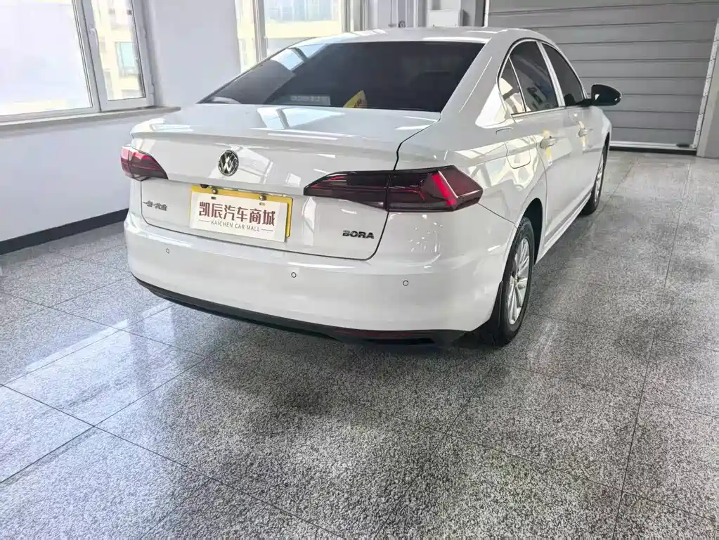 VOLKSWAGEN BORA