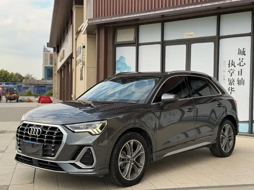 Купить Audi Q3