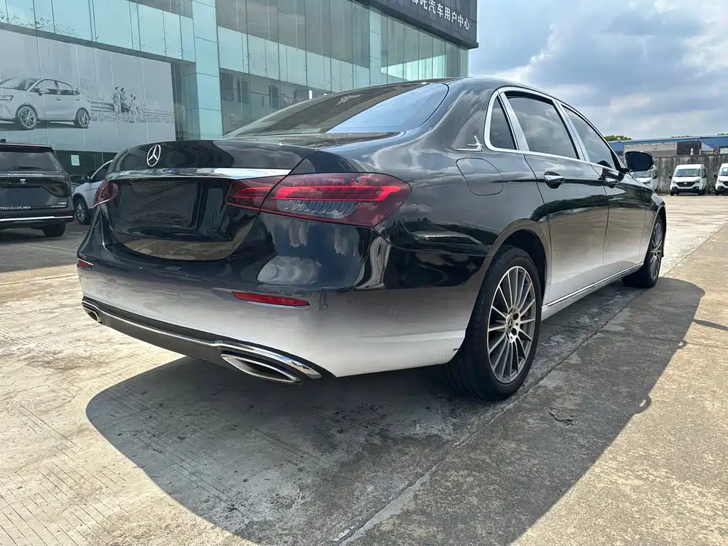 Mercedes-Benz E-Class — миниатюра 11