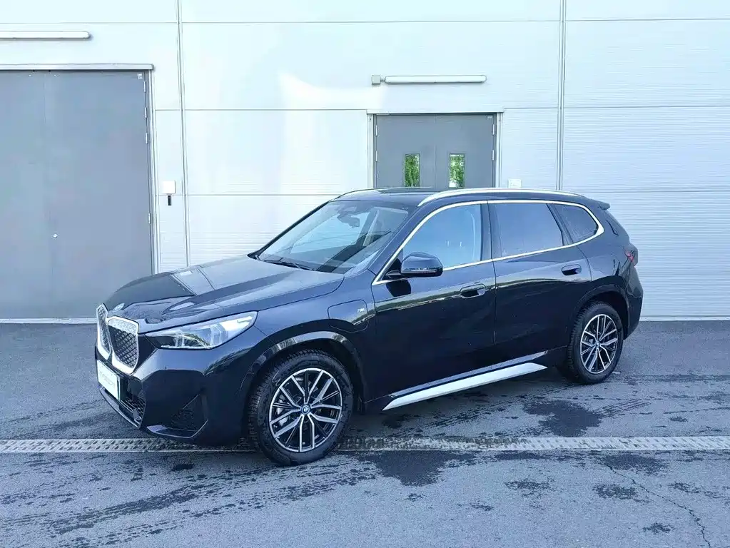 BMW iX1 2025