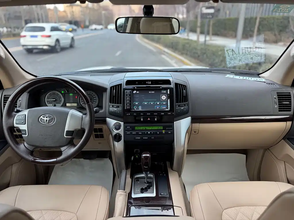 Toyota Land Cruiser 4.0L V6 Middle East Base Edition, фото 11