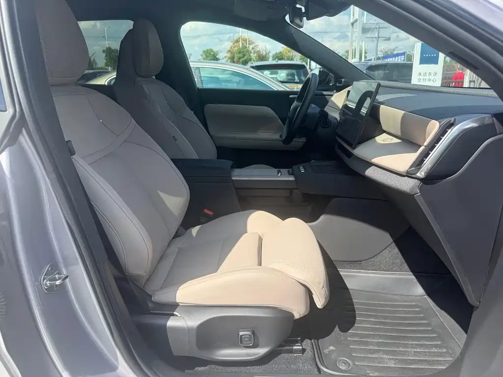 Volvo XC70 PHEV — миниатюра 19