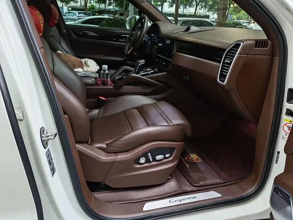 Porsche Cayenne — миниатюра 6