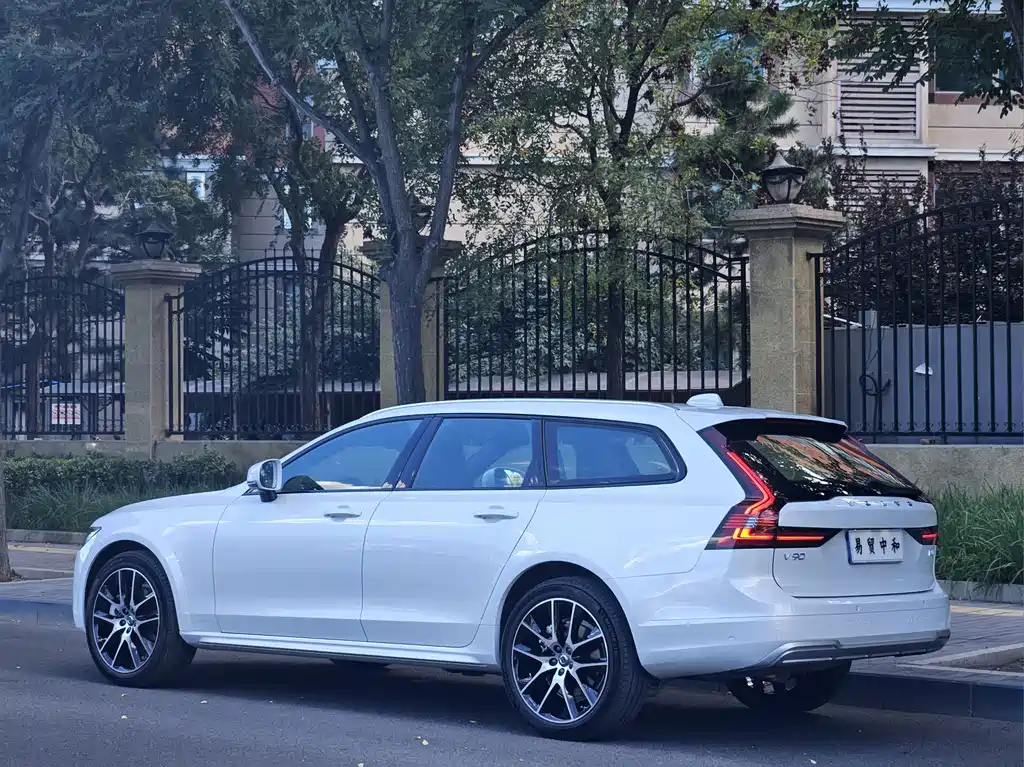 Volvo V90 — миниатюра 3
