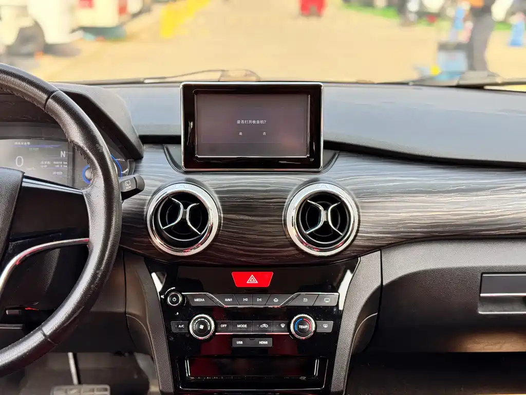 BAIC New Energy EX — миниатюра 8