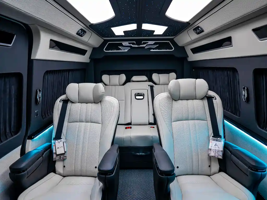 Toyota Hiace - фото 20