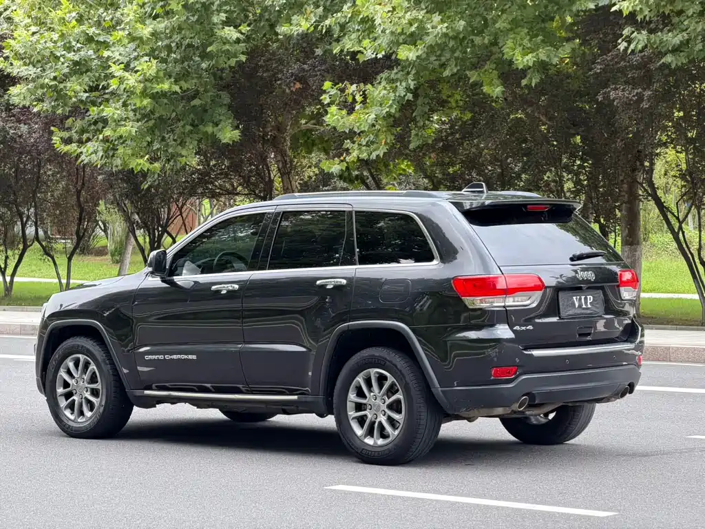Jeep Grand Cherokee (Import) — миниатюра 6