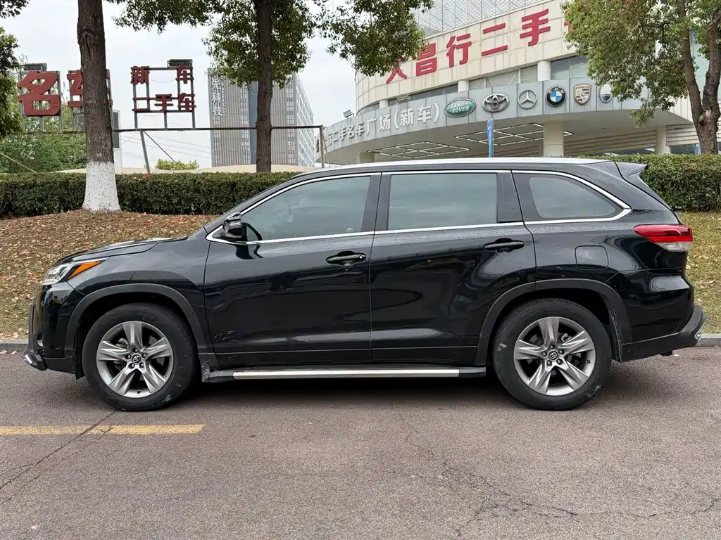 TOYOTA HIGHLANDER