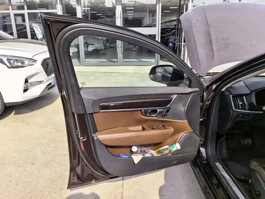 Volvo S90 — миниатюра 7