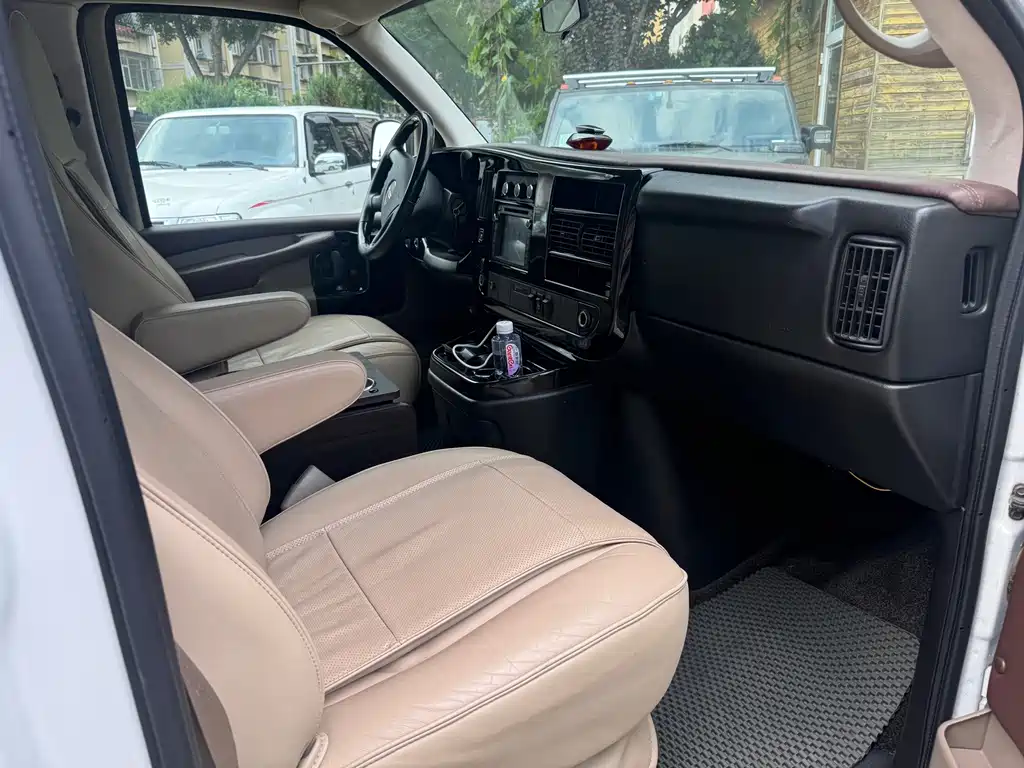 GMC Savana — миниатюра 30