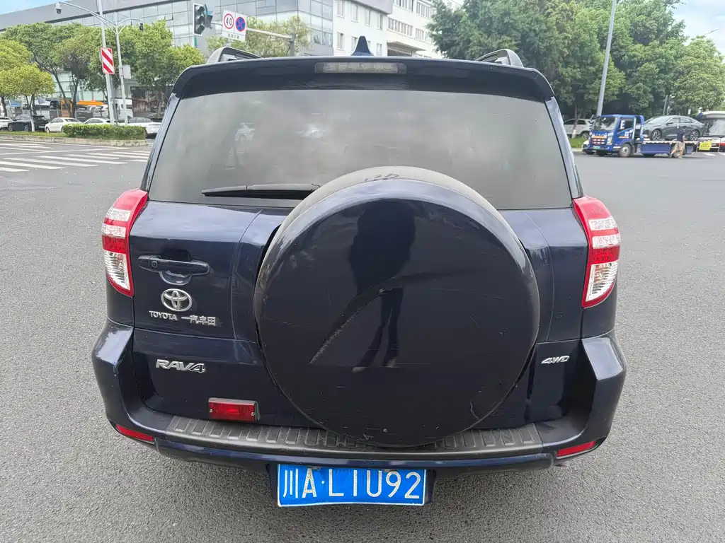 Toyota RAV4 — миниатюра 6