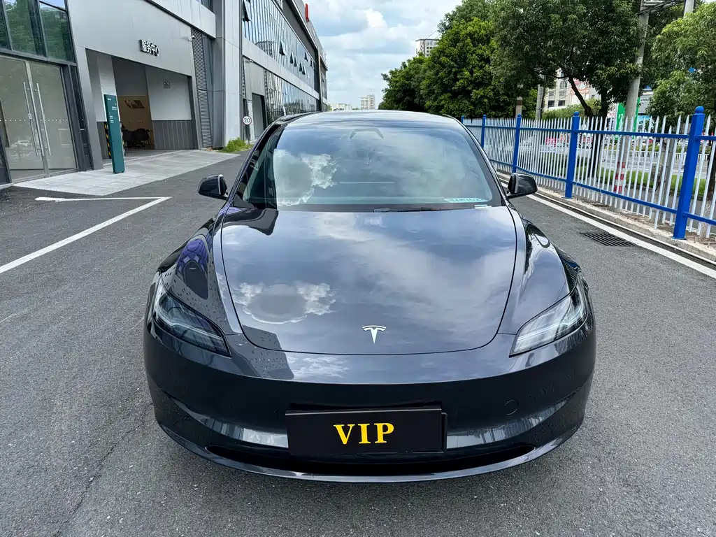 Tesla Model 3 — миниатюра 2