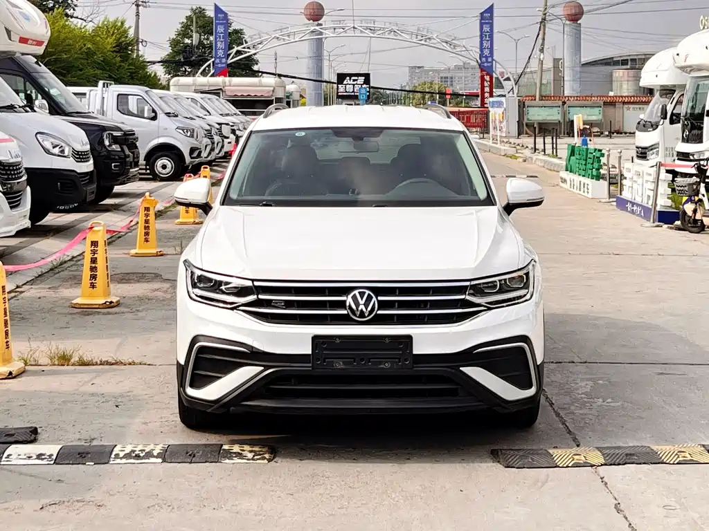 Volkswagen Tiguan L — миниатюра 2