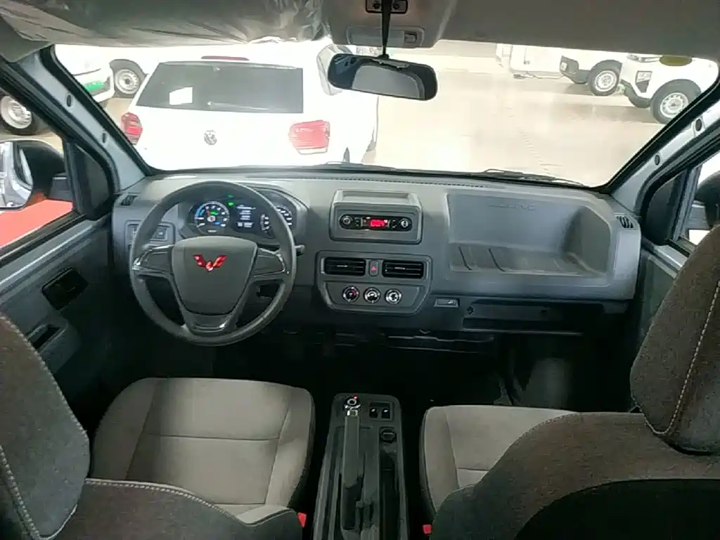 Wuling Yangguang — миниатюра 10
