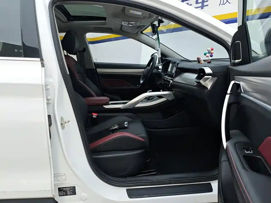 Geely Binyue — миниатюра 8