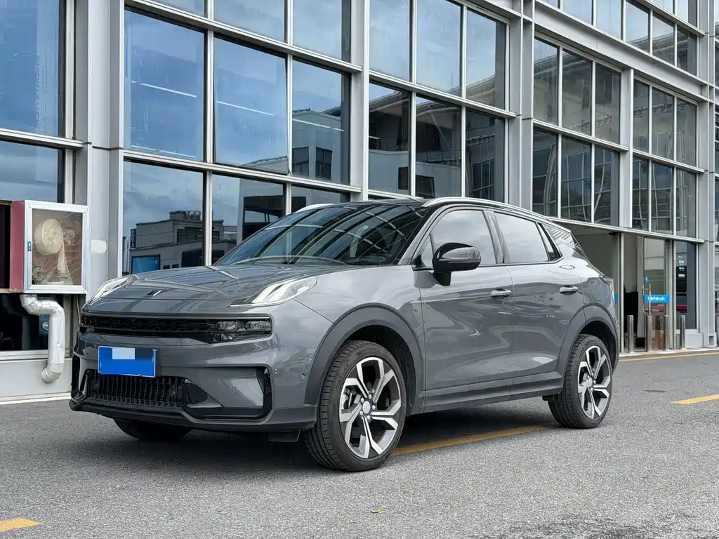 Lynk & Co 06