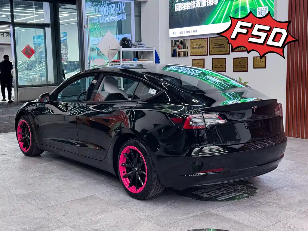 Tesla Model 3 — миниатюра 5