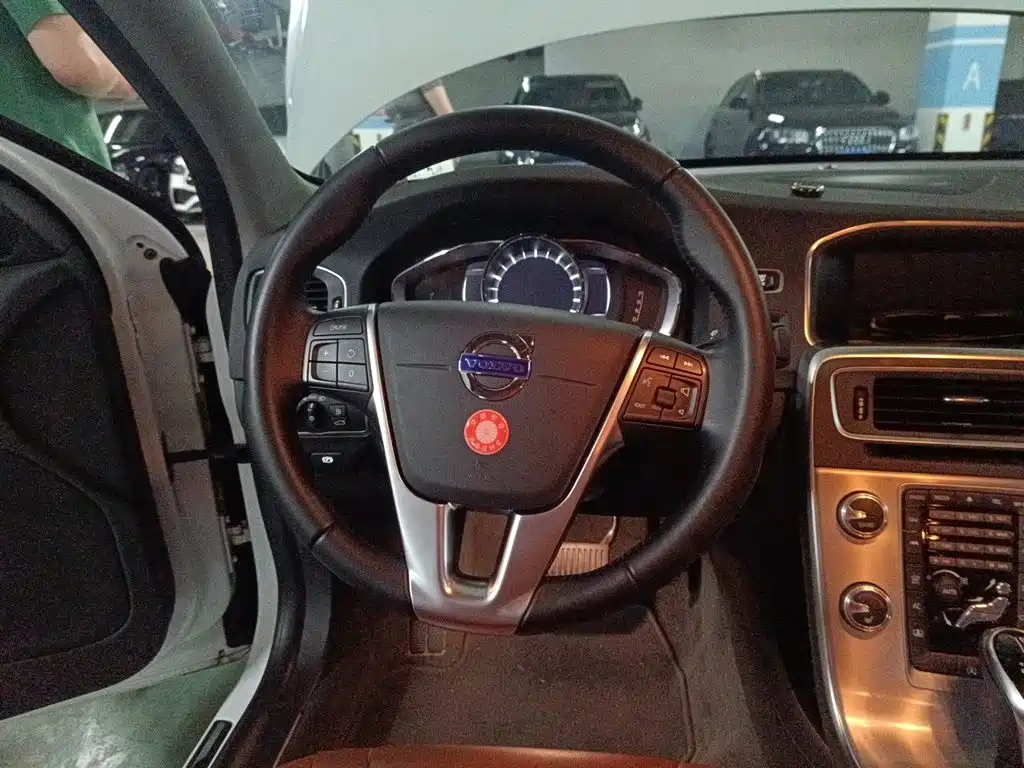 Volvo S60 — миниатюра 3