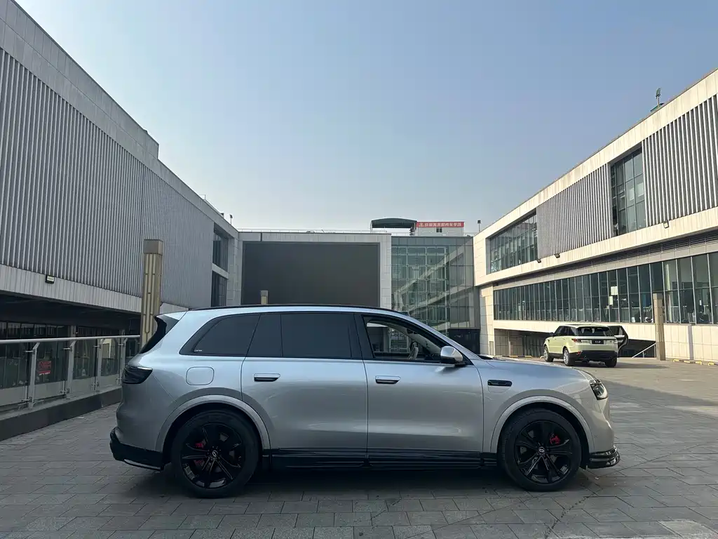 AITO ASK THE WORLD M8