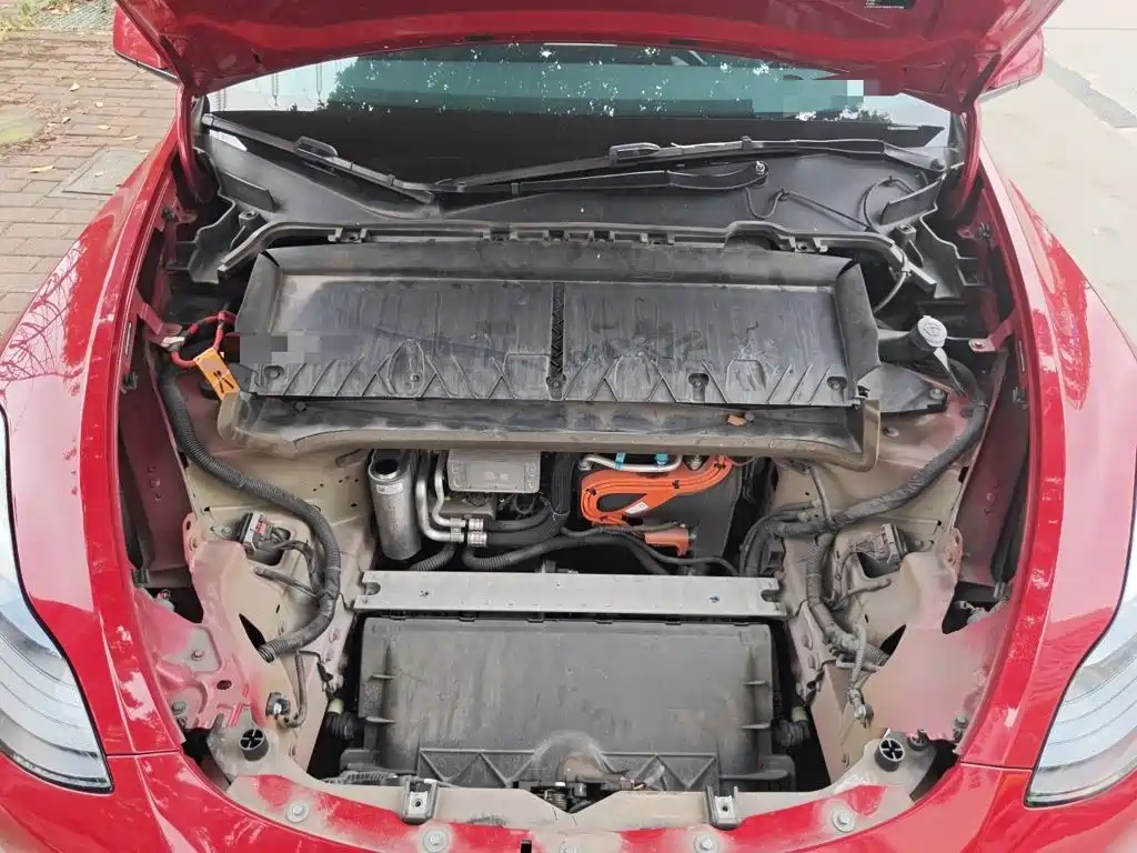 Tesla Model Y — миниатюра 11
