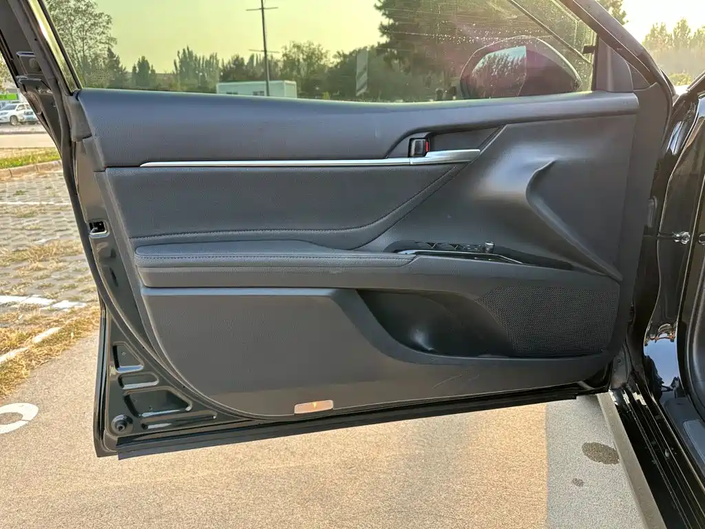 Toyota Camry — миниатюра 12