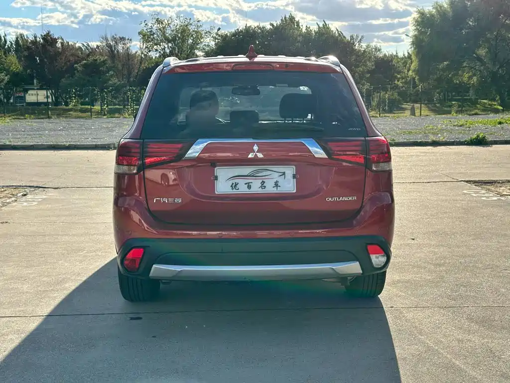 Mitsubishi Outlander — миниатюра 5