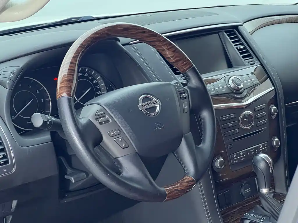 Nissan Patrol — миниатюра 12
