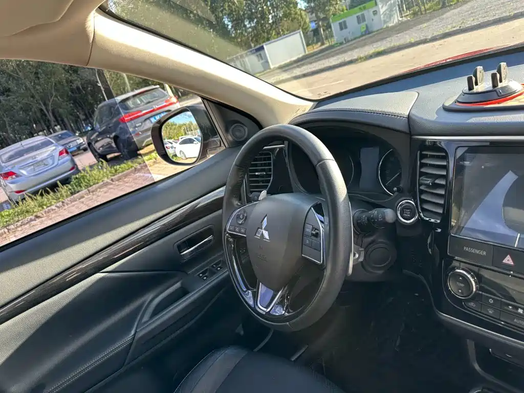 Mitsubishi Outlander — миниатюра 17