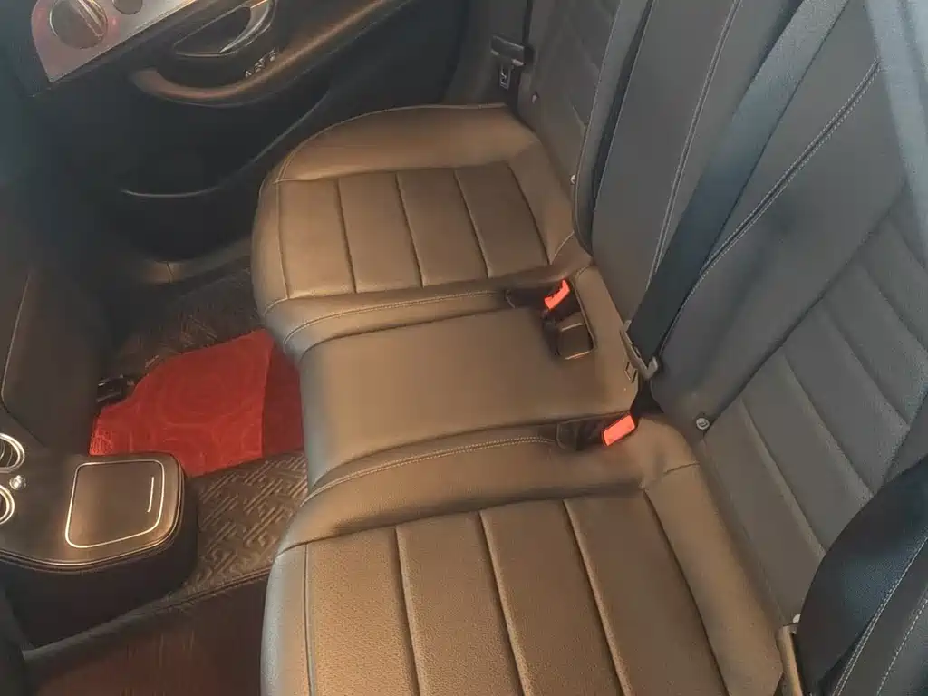 Mercedes-Benz E-Class — миниатюра 5