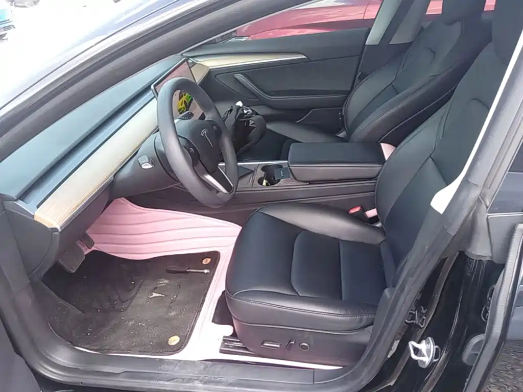 Tesla Model 3 — миниатюра 15