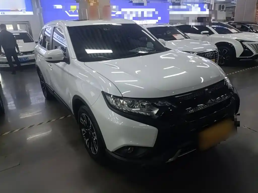 Mitsubishi Outlander — миниатюра 4