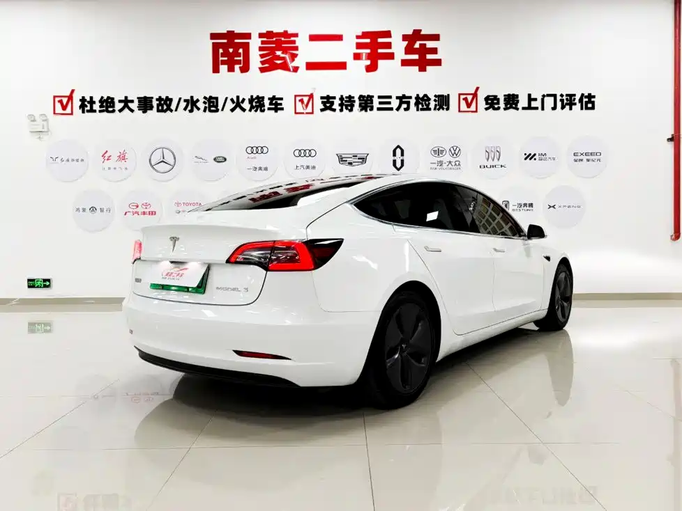 Tesla Model 3 — миниатюра 5
