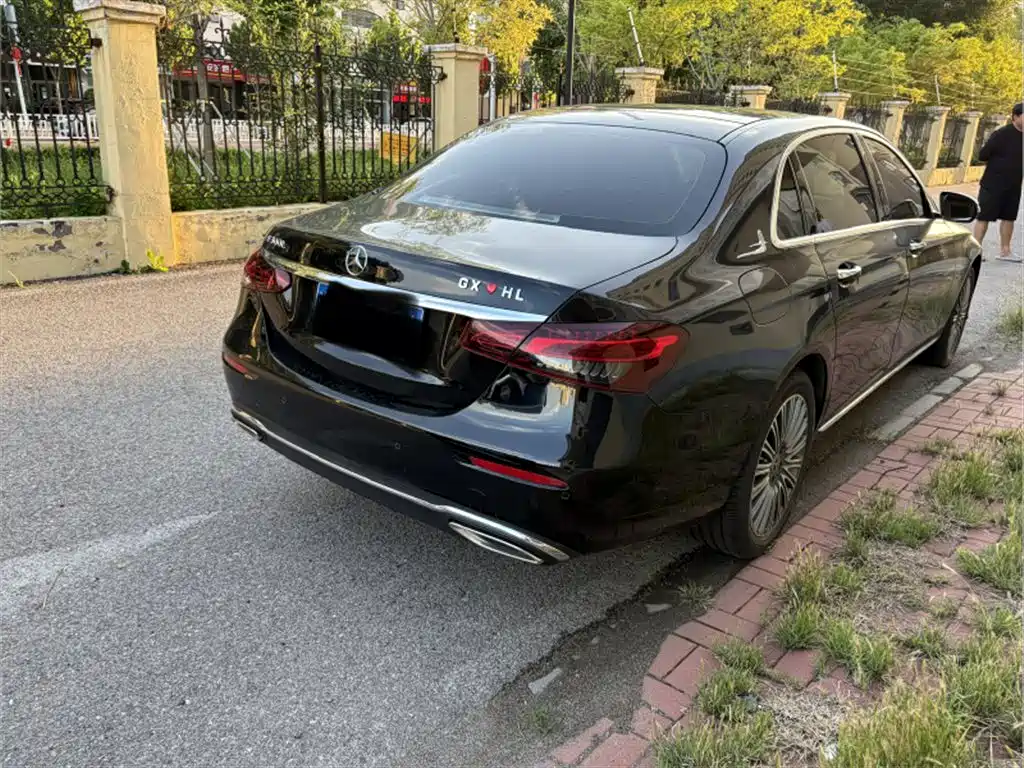 Mercedes-Benz E-Class — миниатюра 7