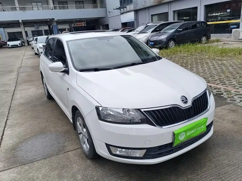 Skoda Rapid Spaceback — миниатюра 4
