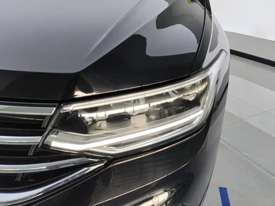 Volkswagen Tiguan L L 2022 330TSI AT R-Line
