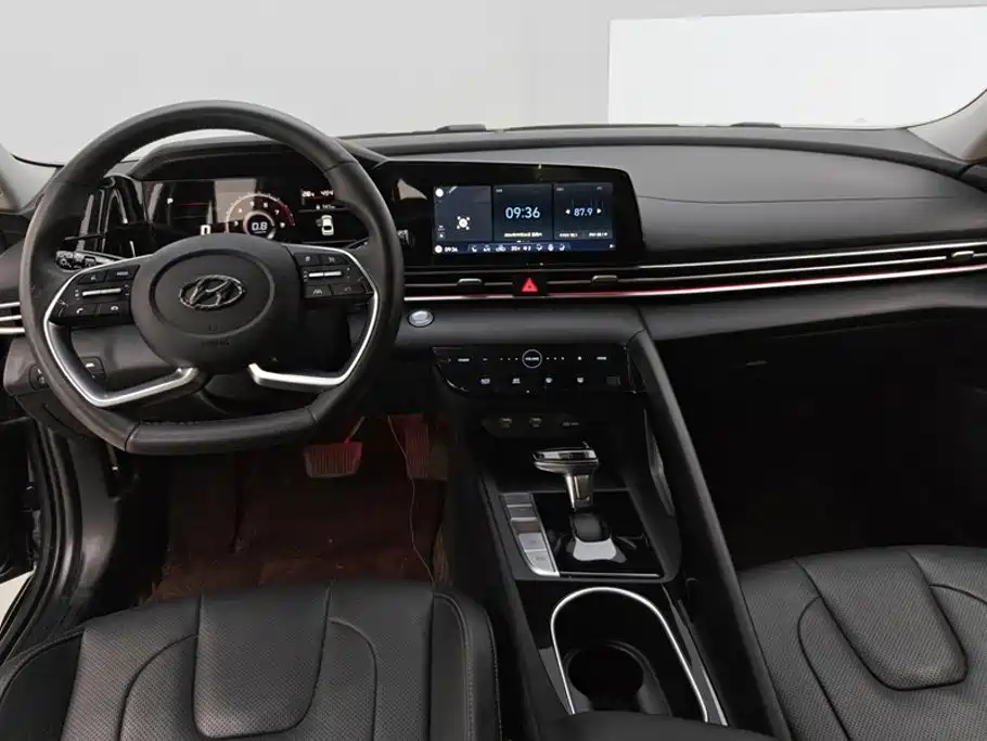 Hyundai Elantra — миниатюра 12