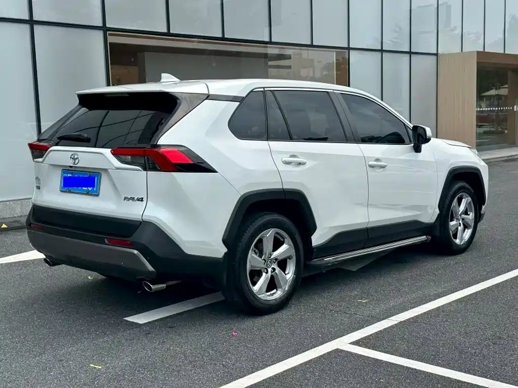 Toyota RAV4 — миниатюра 7