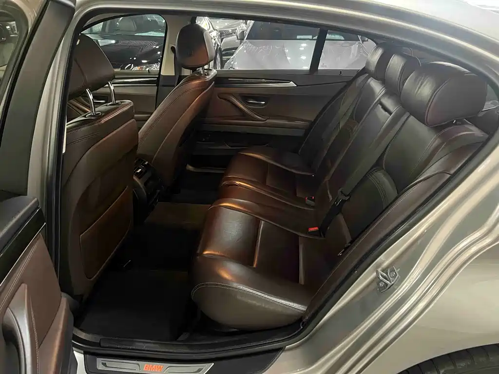 BMW 5 Series — миниатюра 6