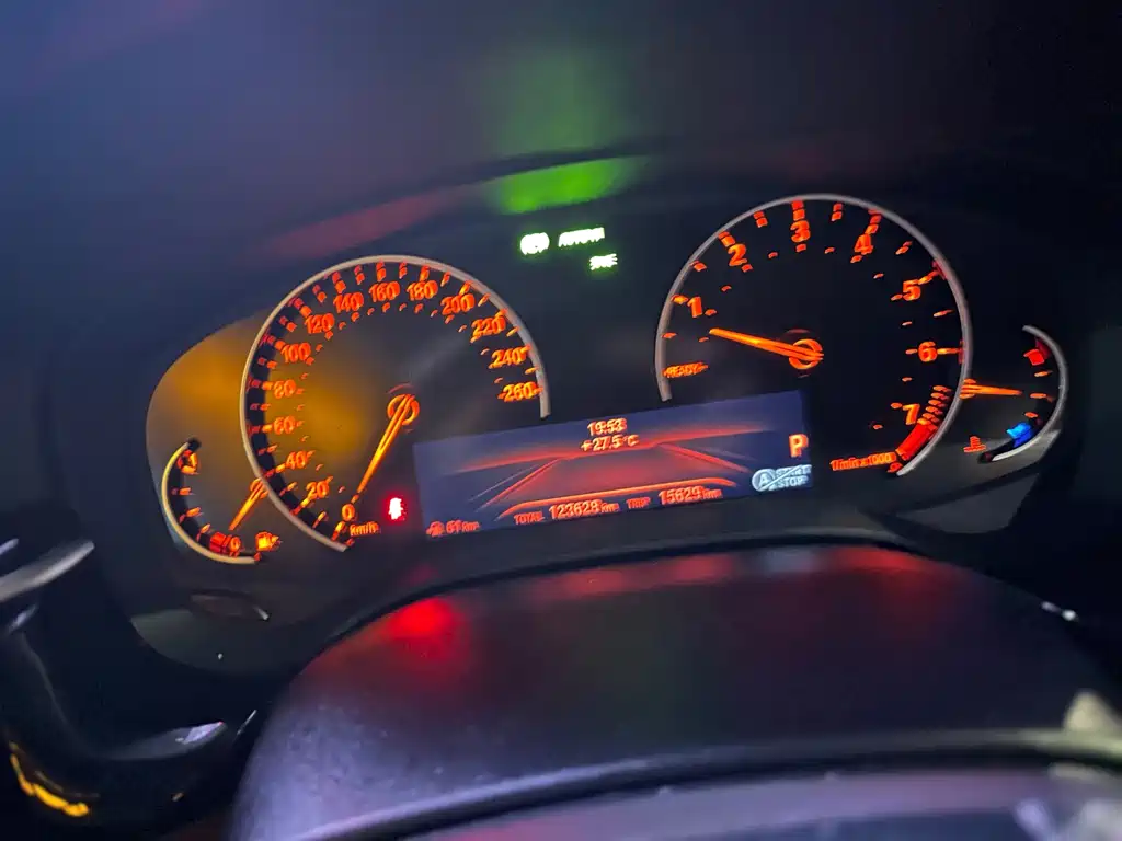 BMW 5 Series — миниатюра 10