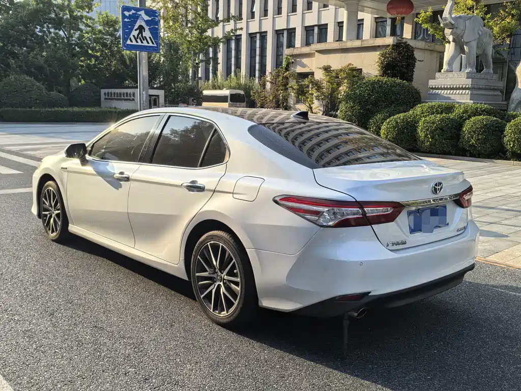 Toyota Camry — миниатюра 3