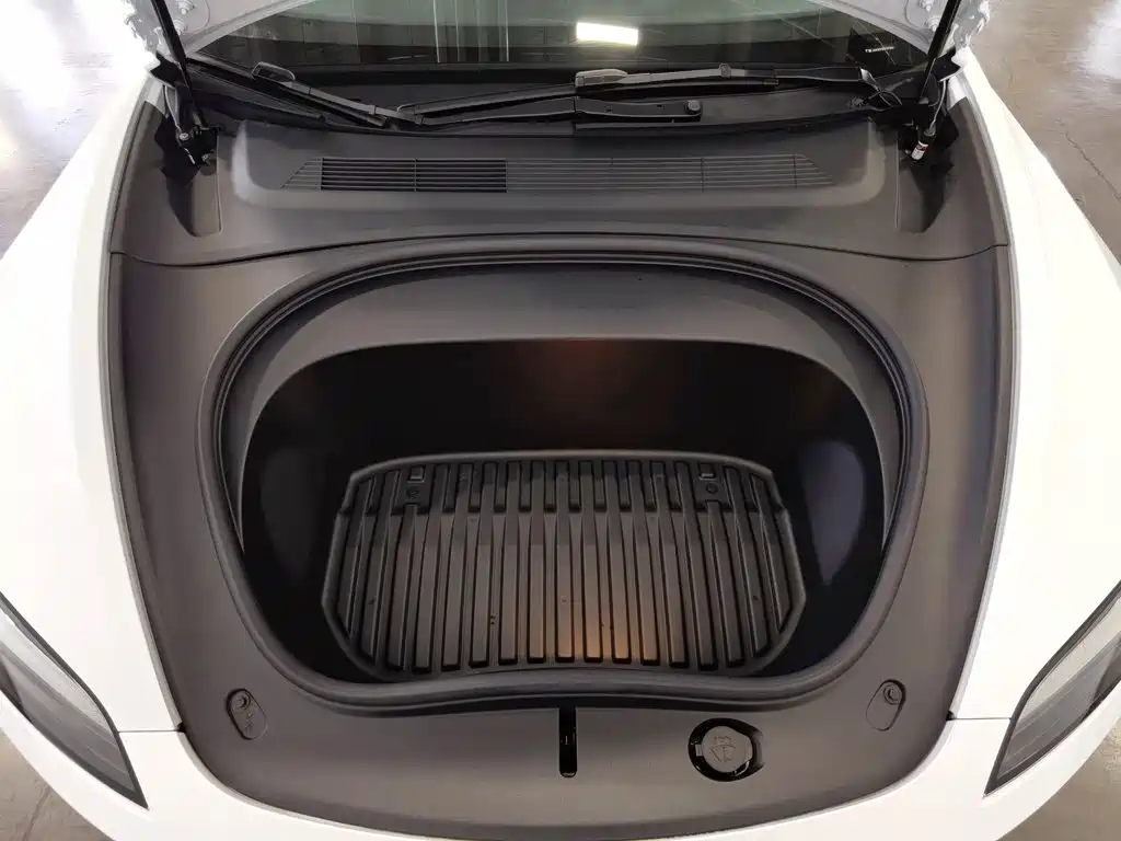 Tesla Model 3 — миниатюра 6