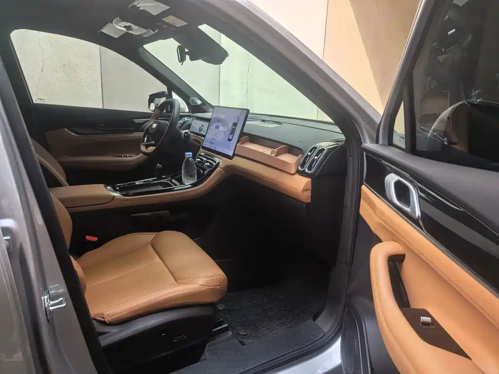 Geely Boyue L — миниатюра 8