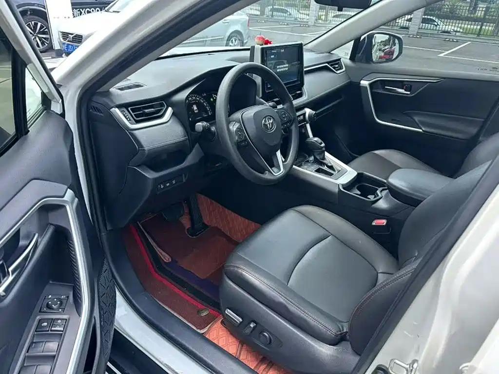 Toyota RAV4 — миниатюра 4